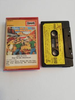 Enid Blyton Das Tal der Abenteuer Schwarz mit Gelben Aufkleber 515584.3 Europa(Innencover beschrieben und Seite 2 der MC bemalt)